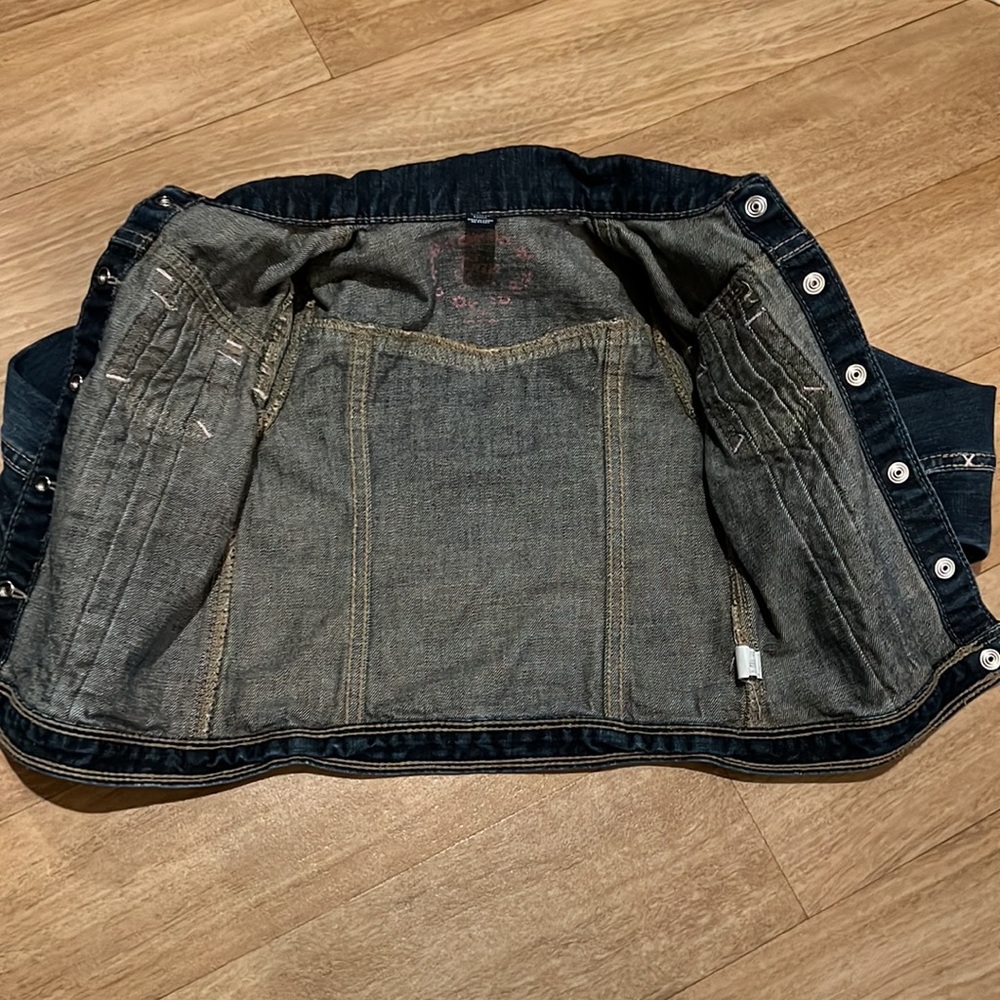 Girls size 5 GAP jean jacket with pink snap buttons - Picture 4 of 6